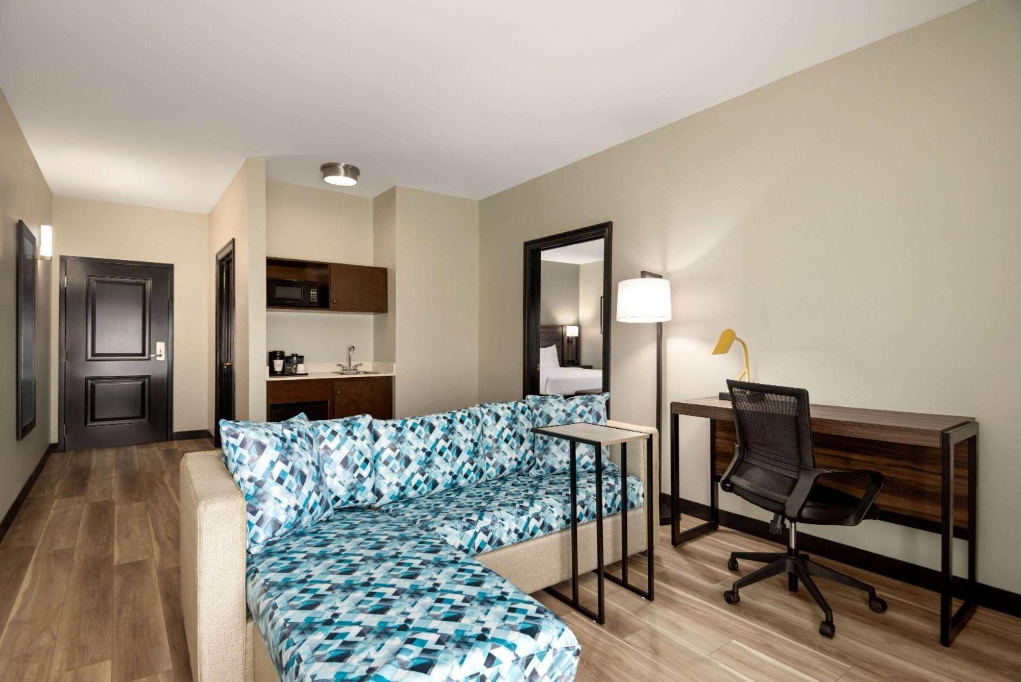 Hotel La Quinta by Wyndham Gonzales LA Exterior foto