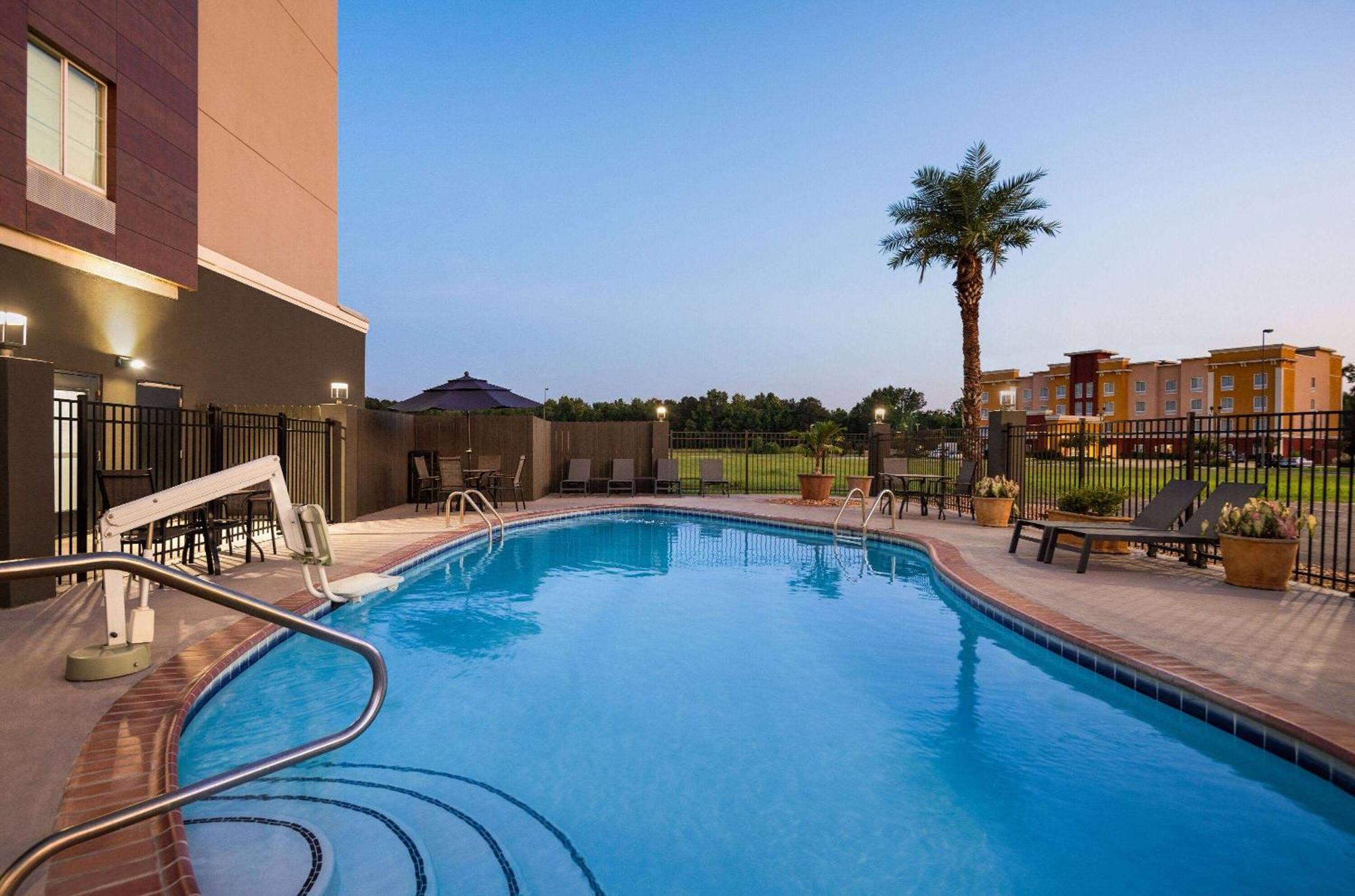 Hotel La Quinta by Wyndham Gonzales LA Exterior foto