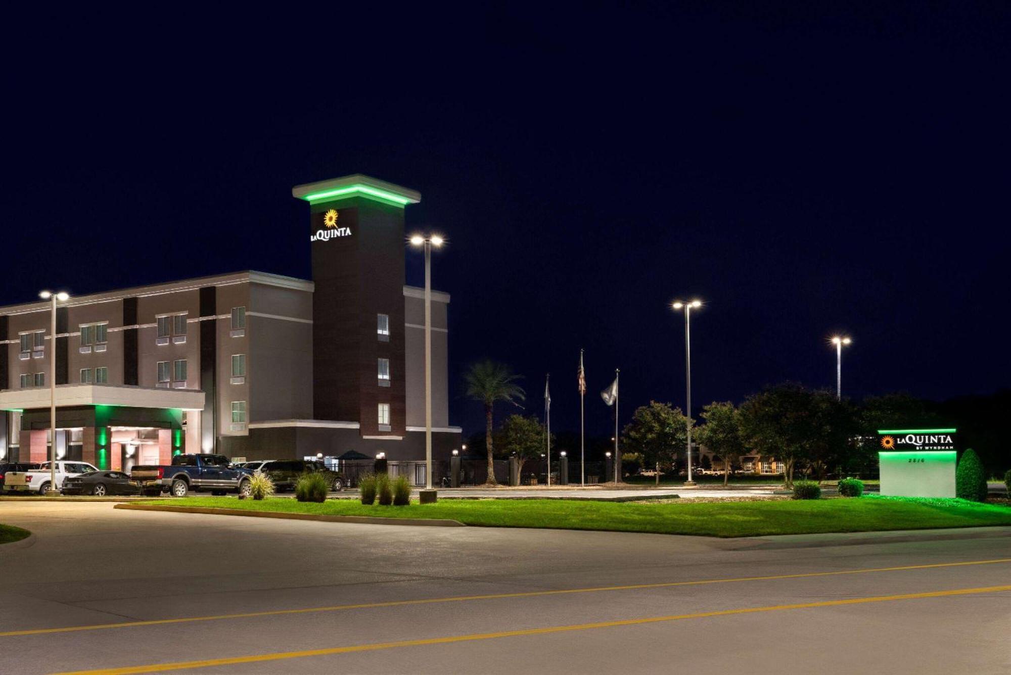 Hotel La Quinta by Wyndham Gonzales LA Exterior foto