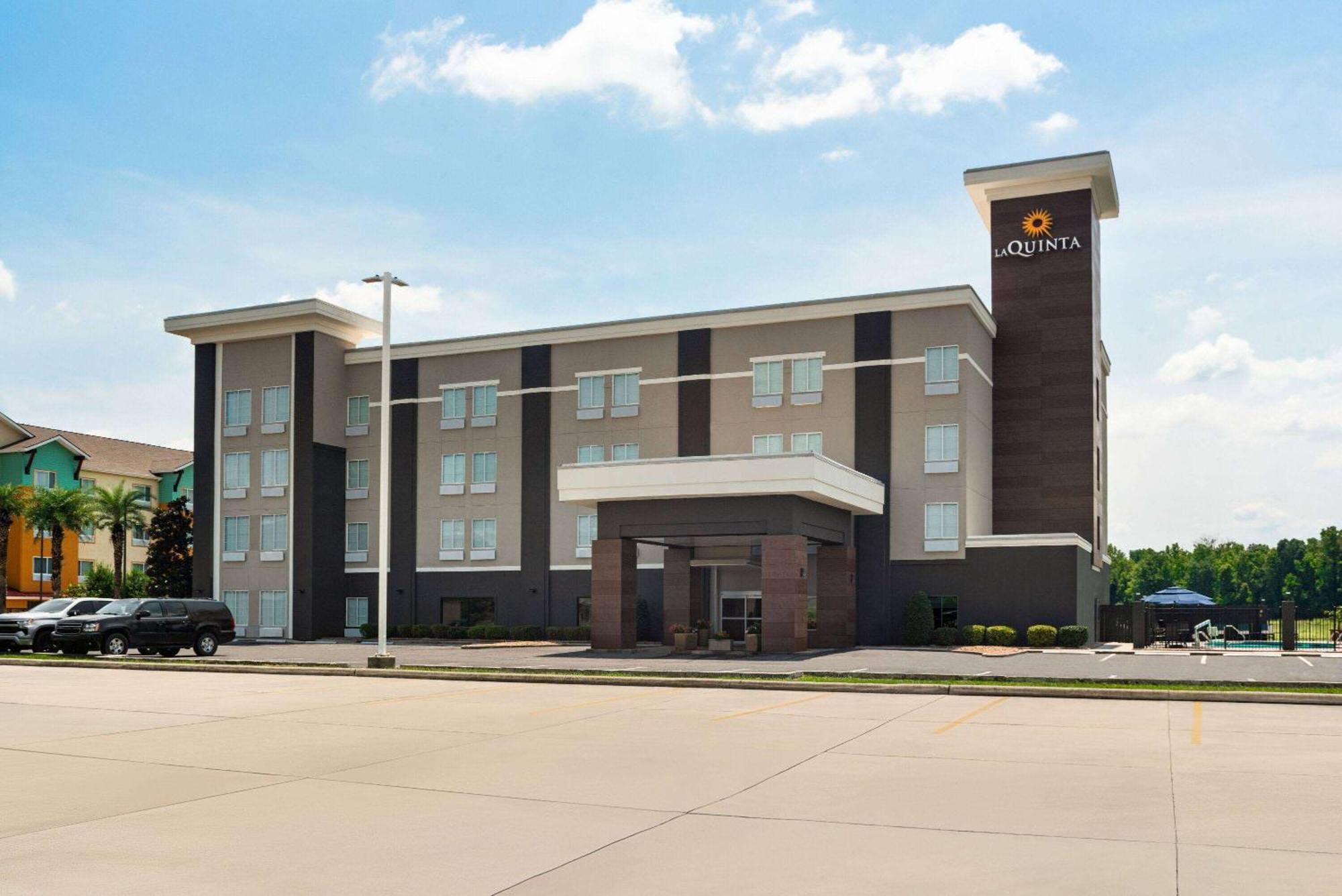 Hotel La Quinta by Wyndham Gonzales LA Exterior foto